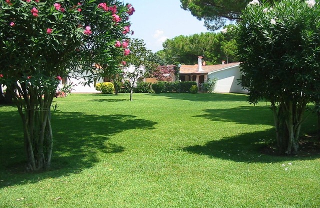 Paestum sea; Villa in park with garden, condom pool open 1/6 -15/9