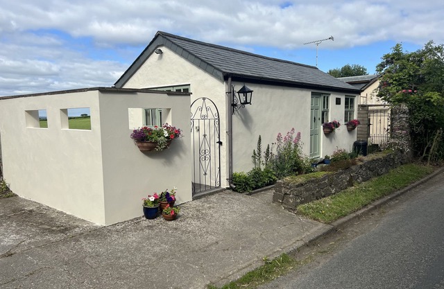 PALMERS LODGE, with a garden in Egloskerry