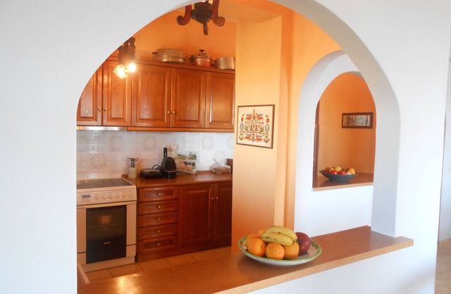Panorama House, in Kournas, 7 min to sea, 4 min to taverns, views, E-working