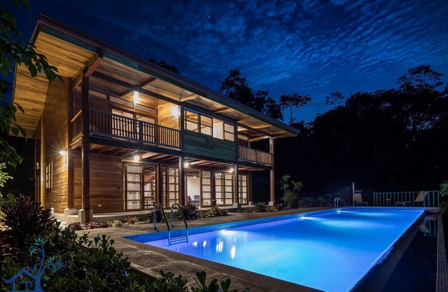 Panorama Verde Poolside Jungle Oasis