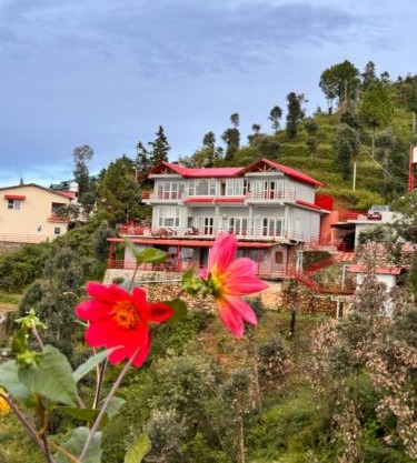 Panorama Villa at Hartola by Kusumith Retreats