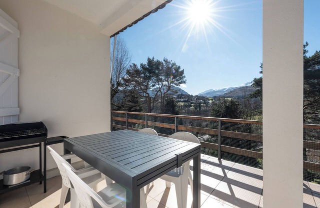 Panoramic Chalet in Bagnères-de-Bigorre Pic du Midi View Garden and Private Parking