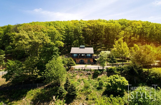 Panoramic Hudson Valley Views at Romantic and Private Mountainside Estate