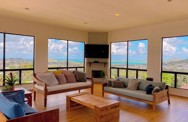 Panoramic Ocean & Mountain Views -we have FULL AVAILABILITY please message us.n
