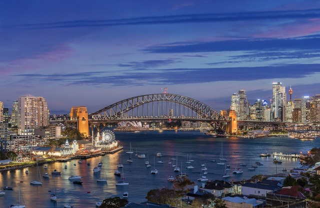 Panoramic Sydney Harbour Views from Luxury 1-Bedroom Apartment with Balcony