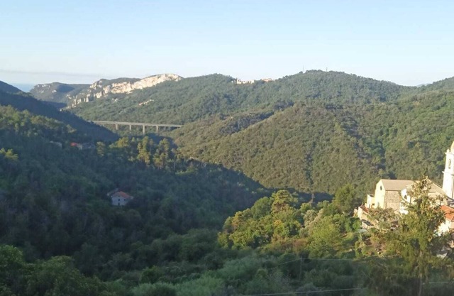 Paradise for outdoor athletes. Spacious apartment with mountain and see views