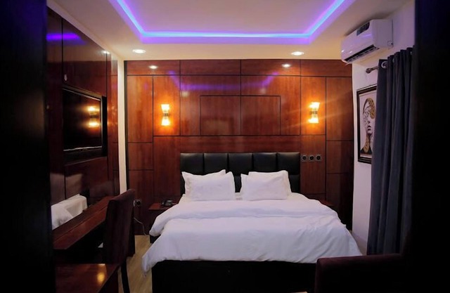 Paradise Hotel and Suites