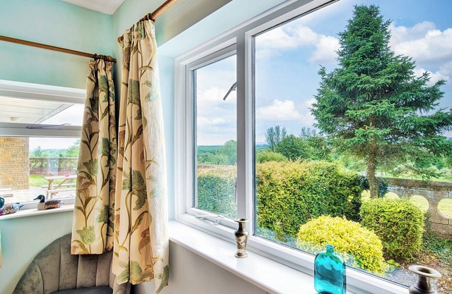 Paradise View - UK49059