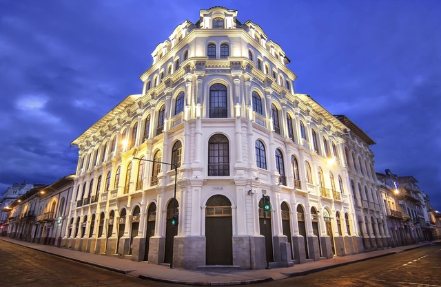 Parc Royale Suites Hotel
