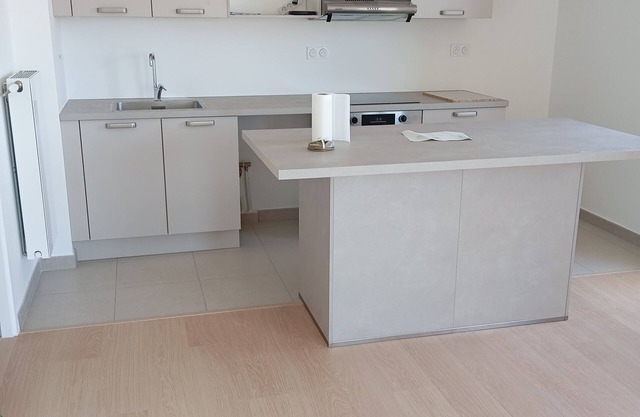 PARIS LA DEFENSE 1 double bed and 2 single beds