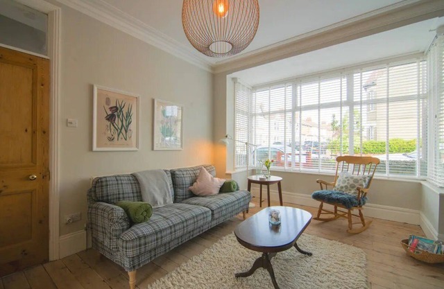 Pass the Keys | Cosy Stylish house near Southend