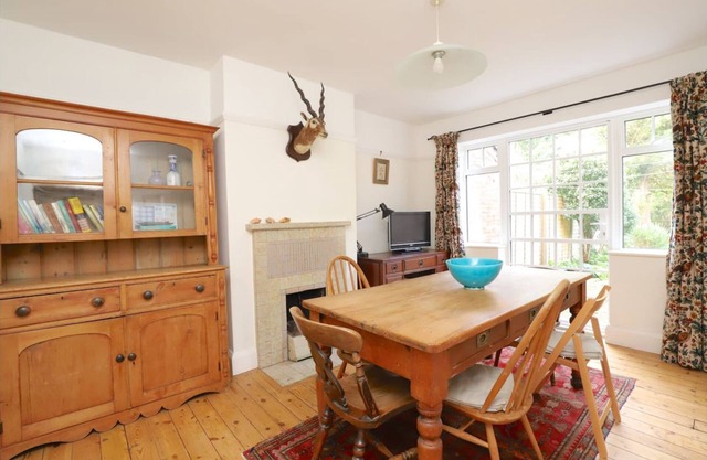Pass the Keys | Real Oxford Family Home + Garden - Sleeps 6