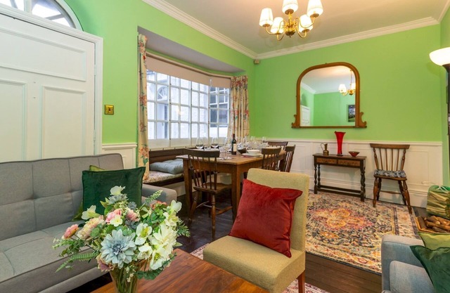 Pass the Keys | Spacious home, sleeps 9 - walker & cyclist retreat
