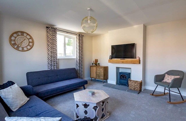 Pass the Keys | Stunning 3 Bedroom Home with Free Parking
