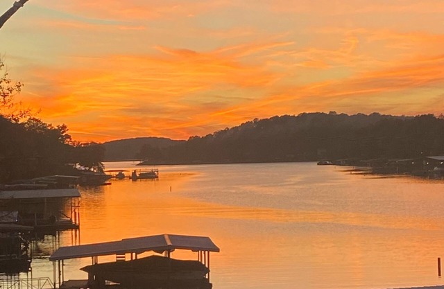 Peaceful 2 bedroom Condo with NO Cleaning Fees on the Lake of the Ozarks