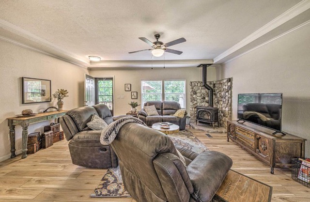 Peaceful Alto Home with Deck about 12 Mi to Ski Apache!