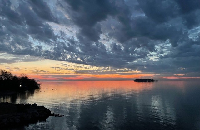 Peaceful and Relaxing Lake Erie Waterfront Condo