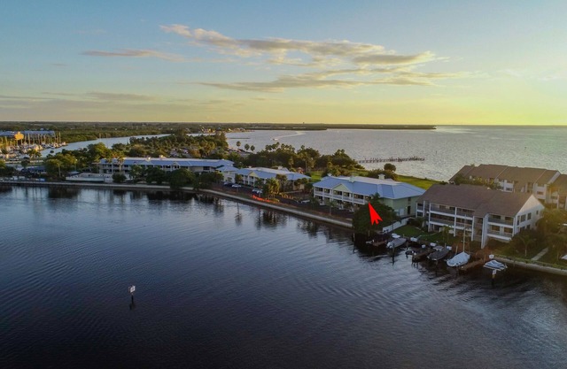 Peaceful Beach Getaway~ GORGEOUS 2nd Floor WATER VIEW ~ END UNIT~ NEWLY UPDATED