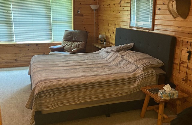 Peaceful Cabin located in beautiful Des Moines River valley