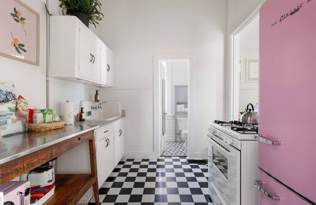 Peaceful Charleston Hideaway for 2 – Walk to Everything!