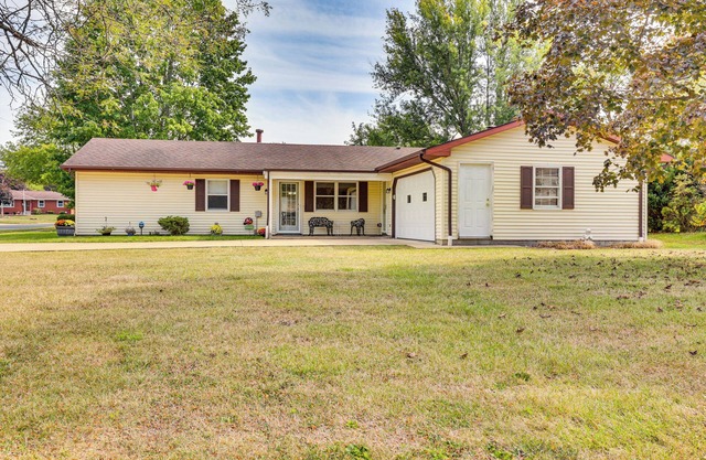 Peaceful Home Near Youngstown: Fenced Backyard!