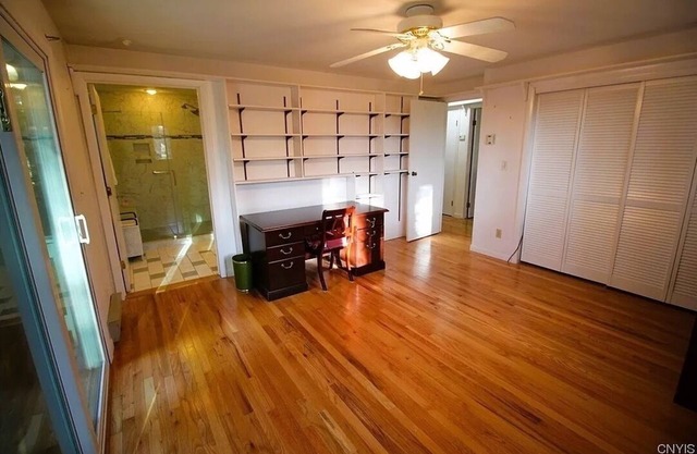 Peaceful house in Hamilton w/gorgeous wooded backyard & creek -family friendly!
