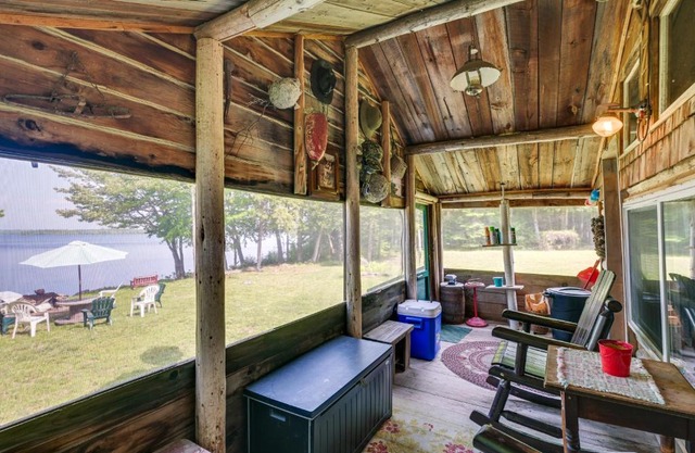 Peaceful Lakefront Cabin Getaway Dock, Fire Pit!