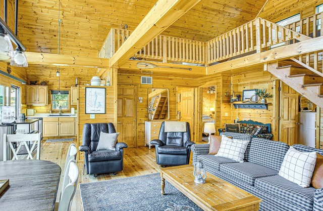 Peaceful Long Lake Cottage w/Deck, Dock & Kayaks!