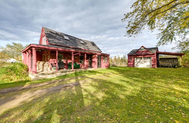 Peaceful Oakfield Cabin on Mattawamkeag River!