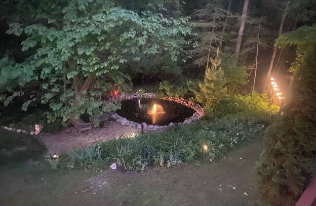 Peaceful Pond Retreat Clean Cozy Private Near Traverse City!