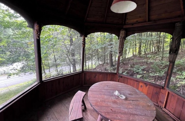 Peaceful Riverside Cottage in Mayon