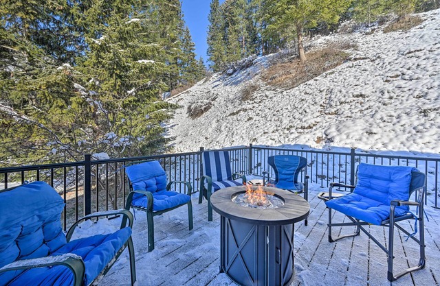 Peaceful Superior Home w/Fire Pit & Mtn View