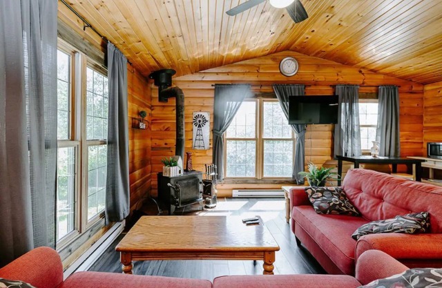 Peaceful, Whimsical Retreat - Cabin 17