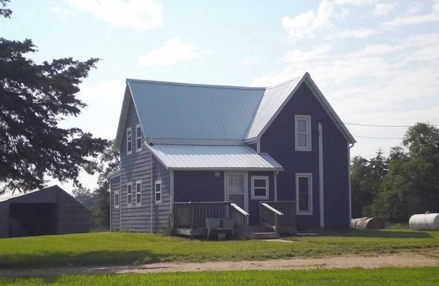Peaceful working farmhouse near Ord Ne.
