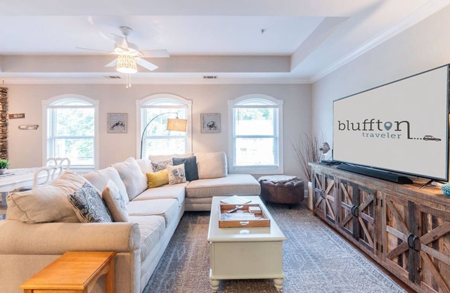 Pearl of the Promenade - Old Town Bluffton 2 bedroom townhouse in Prime location