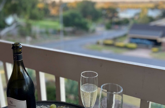 Pelican Retreat @ Riverglen - Ideal for tradies, corporate, families & holidays.