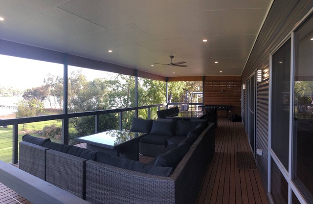 Pellaring Flat Riverfront home with private jetty - near Mannum