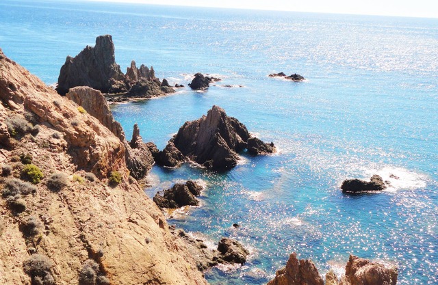 Penthouse with shared pool. sea views and 50 meters from beach