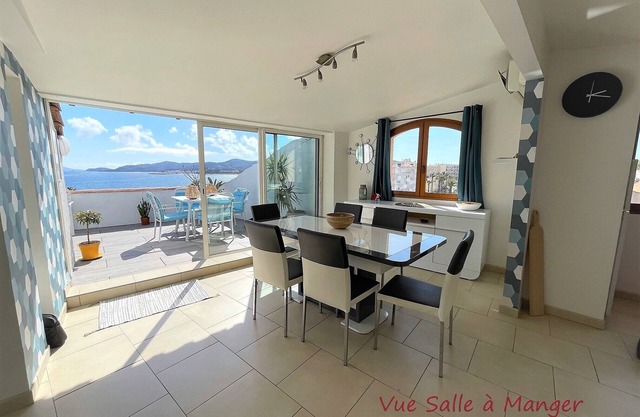 Penthouse 50m from beach in centre of le Lavandou