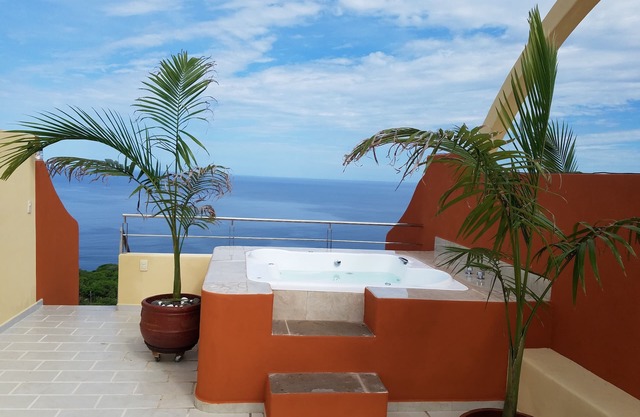 Penthouse 5th floor Ocean View Condo 507