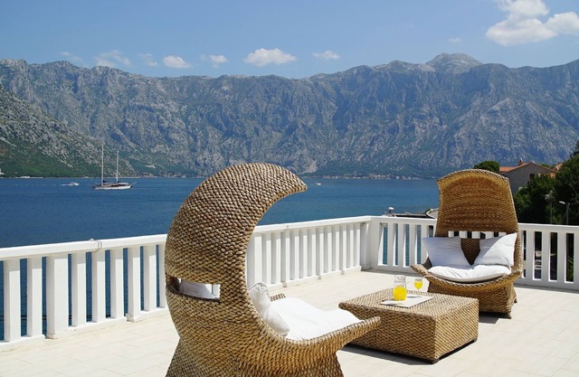PENTHOUSE STOLIV 14 beds SPA/POOL 5 m/sea Priv.Jetty Pebble Beach Sunbeds