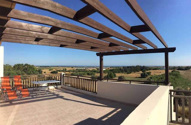 Penthouse studio with sea view near the airport