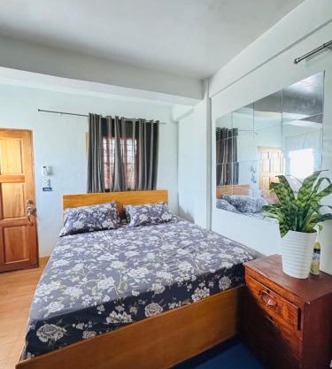 Penthouse Unit with OceanView, Wifi, Free Parking at Sonia's Island Stay