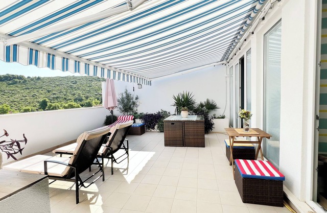 Penthouse with large terrace 50 m from the beach: an oasis of peace and beauty.