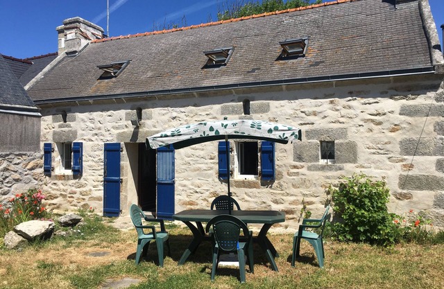 Penty by the sea (300 m from Pointe du Castel on the GR 34)
