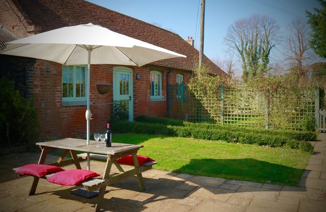 Peper is a cosy cottage in the heart of rural Kent. Converted stables.
