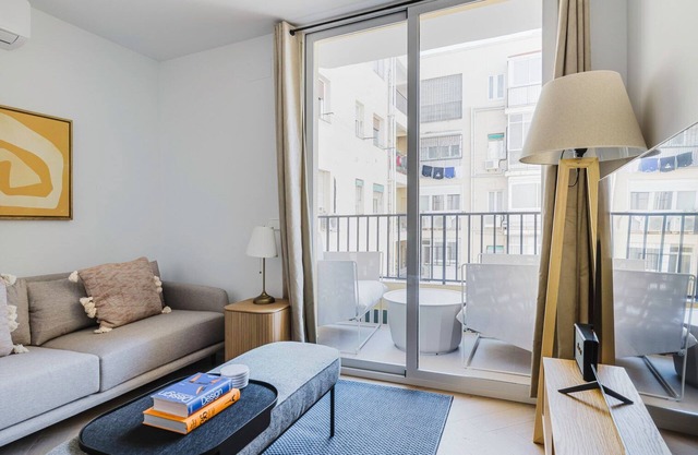 Perfect Bernabeu-Hispanoamerica 2BR w/Doorman & Washer, by Blueground