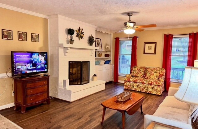 Perfect for Extended Stays/Insurance/Fenced Yard/One Level/Pet Friendly
