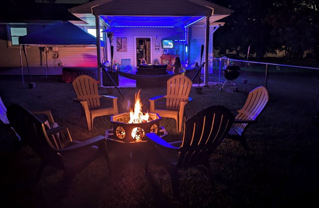 Perfect for Notre Dame Football Elkhart, IN 25 Miles Away from Notre Dame