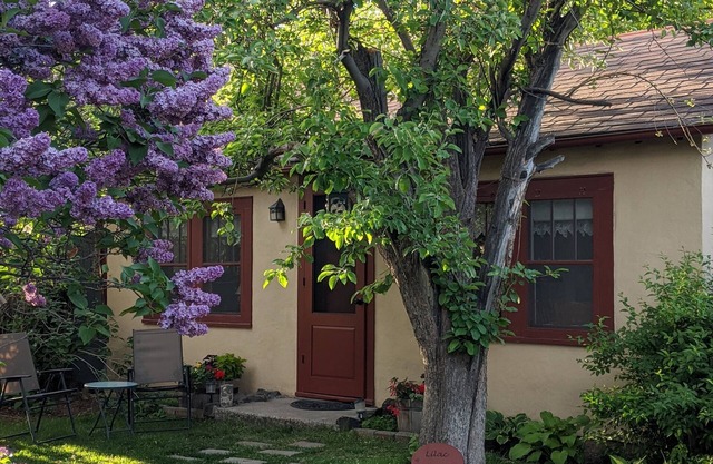 Perfect for two! Less than half mile from Yellowstone. 'Downtown' location.